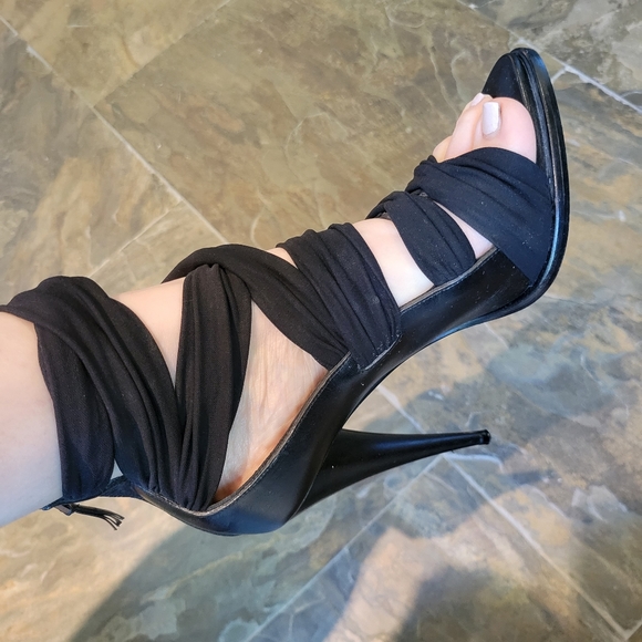 GIVENCHY heels in black leather with fabric bandage-style wrap and zippers - Picture 8 of 11